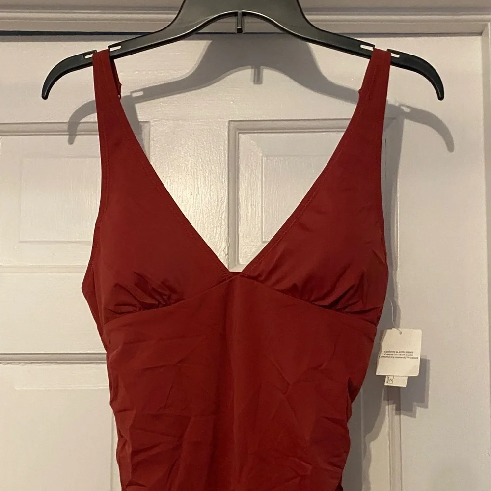 Amazon Chic Burgundy swim top size medium